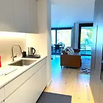 Σπίτι διακοπών Swisshut Modern 5min West Station - Apart. Rugen 1