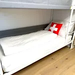 Swisshut Modern 5min West Station - Apart. Rugen 1 *